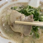 豚骨ラー麺 ごん太 - 薄切りのバラチャーシュー