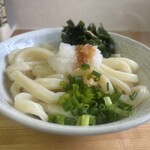 手打ちうどん こげら - うどん中　しょうゆは自分でかけマス(≧∀≦)