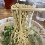 豚骨ラー麺 ごん太 - 歯応えのあるストレートな細麺