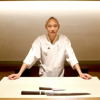 佐藤博之氏（サトウヒロユキ）─25歳で鮨界に降り立った異才
