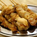 居酒屋 魚と焼鳥 鶏ヤロー! - １本55円の「スタミナ焼き鳥」は６本、タレで