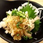 居酒屋 魚と焼鳥 鶏ヤロー! - 「鶏皮ポン酢」（329円）