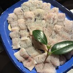 おゝ杉 - 生の鰻　骨は丁寧に除いてあります