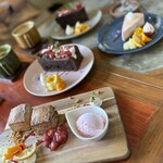 いちごや cafe TANNAL 糸島本店 - 写真撮られますよねとスタッフの方がテーブル中央に　　並べてくれました