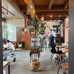 いちごや cafe TANNAL - 店内も奥にもあります