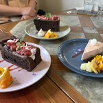 いちごや cafe TANNAL - 見てよし、食べて美味しい
      シフォンケーキ　780円税込
      いちごレアチーズケーキ　700円税込