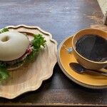 VANITOY BAGEL 蔵づくり本店 - ローストビーフサンドとアメリカンコーヒー