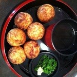 かりん - やっと食べたよ♪タコ吸い♪ダシは少し甘め♪　明石焼きとは違った意味で美味しかった(*^_^*)