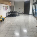 煮干しのビリー - 店外待ち合い所(にしてつストア1階)