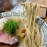 鈴鳴食堂 三番館 - 麺は中細ストレート麺