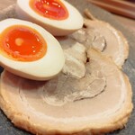 つけ麺屋 やすべえ - 味玉チャーシュー