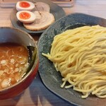 つけ麺屋 やすべえ - つけ麺（大盛り）、味玉チャーシュー