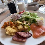 ハイアットリージェンシー 瀬良垣アイランド沖縄 - サラダも盛り盛りです。