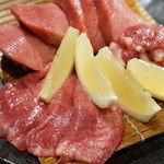 炭火焼肉 なかはら - 幻のタン（2200円）