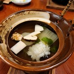 鹿乃屋旅館 - 松茸とハモの土瓶蒸し。スッキリしたお出汁は毎日いただきたいお味です