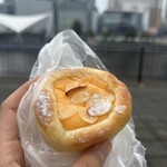 ベーカリー 花火 - クリームパン