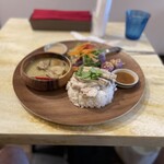555 THAI KITCHEN - 