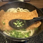 うどん白石 - きつねうどん（出汁）