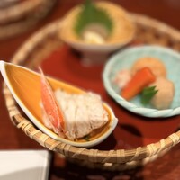 かに道楽 川崎店 - カニ酢、炊き合わせ、奥にカニ味噌
