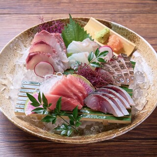 玄界灘産の鮮魚が豊富。博多は刺し身が旨い。