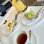 ラ・ローズ・ジャポネ - ◼︎ケーキセット、シャインマスカットのタルト、かぼちゃのタルト