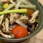だしと麺 遊泳 - トッピングの茸・葱・卵黄