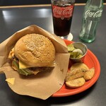 ラックブラン グリル&バーガー - チーズバーガーとコーラ