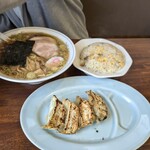 北珍 - Cセット1100円 （こってりラーメン・半チャーハン・餃子）