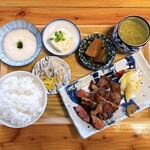 仙台牛たんと炊きたて土鍋ご飯 たん平 - 料理写真:極厚切り 仙台 牛たん定食