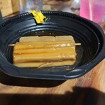 泥亀 - 追加でちくわぶ。これもヤバかった。