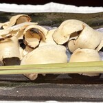 伏見町 栫山 - 炭火で炙った松茸