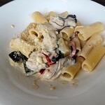 ミラコロ 伊豆高原 地元食材イタリアン - 広島産カキといろどり野菜のクリームリガトーニ