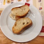 スパゲッティー専科 はらっぱ - スパゲティソースにつけて食べるパン