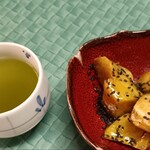 甘藷 一條商店 - 大学芋200円分とお茶↑