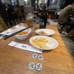 鬼貝 - 3種で3コイン　自家製麻辣柿ピー、浅利の唐揚げ、ポテトフライ❤️