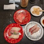 廻る富山湾 すし玉 - ぶり・本まぐろの中トロ・おすすめ三種盛り（のどぐろ・まだい・あじ）