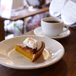 トイロ珈琲店 - ケーキセット（1250円） ・パンプキンタルト（＋200円） ・ビターブレンド