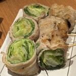 串焼串天 ワインto日本酒 でべそ - これも良いんだよね　博多といえば　豚レタス巻
