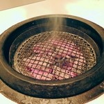 炭火焼肉 道 - 炭焼きコンロ。