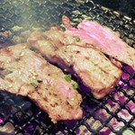 炭火焼肉 道 - 炭火なので、直ぐに焼けてきます。
