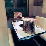 炭火焼肉 道 - テーブル席。