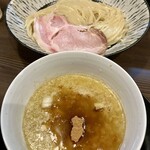 結鶏麺 - 白湯付麺、1100円。