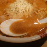 麺屋 みそいち - トマトの香りと酸味が味噌のコクと合います◎