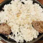 グリルフクヨシ 平塚店 - ガーリックライス　ライスは３杯までおかわり可能