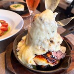 Cheese Meets Meat - 季節野菜とローストビーフのグリル　