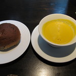 ほのかダイニング - カボチャのポタージュとパンです