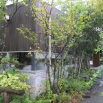 ほのかダイニング - 駐車場側から入り口へ向かいました