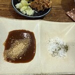 熟成豚 かわむら - 甘口ソース＋すりごま・シーソルト＋山椒