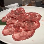 焼肉と精肉のひら山 - ひら山の塩タン