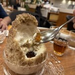 カフェサブヒロ - 中にあるほうじ茶ゼリー